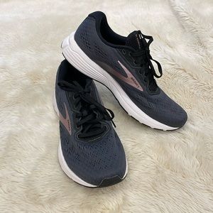 BRAND NEW Brooks Anthem 4 Tennis Shoe! Woman’s size 9